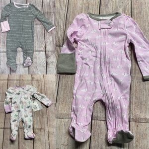 𝅺3 Pieces Of Baby Girl Newborn Grey/Pink Sleepers